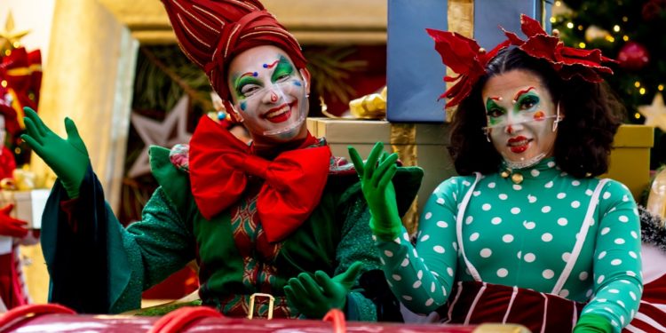 A magia do Natal encanta o Serramar Shopping no próximo domingo (06/11) com a Chegada do Papai Noel e programação especial com Teatro e Coral Villa Voice