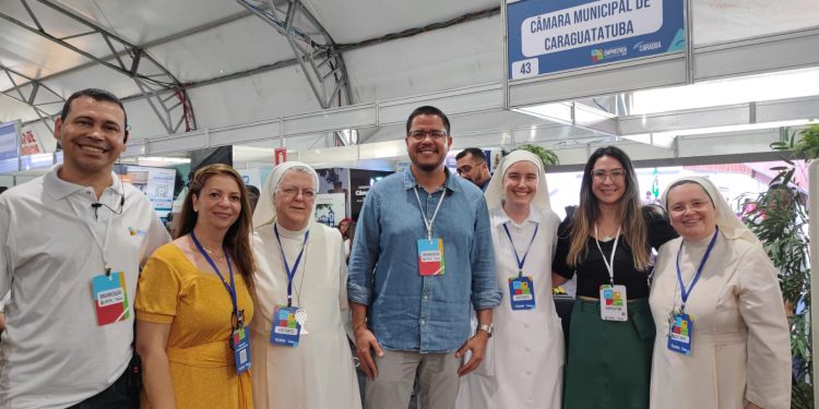 Estande da Casa de Saúde Stella Maris no 4º Empreenda Caraguá divulga seus serviços de convênio e particular