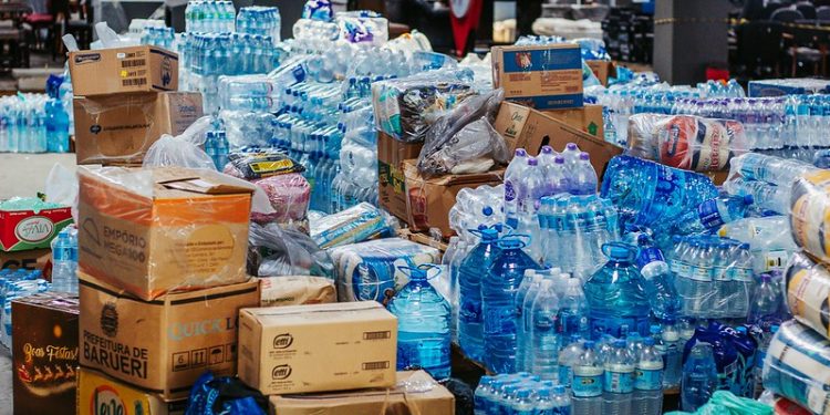 Moradores, governo e empresas de todo o Brasil se mobilizam e dão ‘Show de Solidariedade’ em pró das famílias desabrigadas neste último carnaval devido a ‘maior chuva da história’ do Litoral Norte