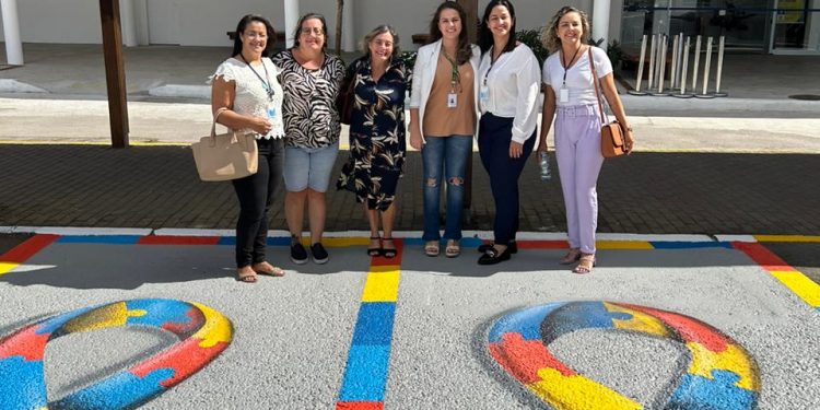 Serramar Shopping e APAE iniciam parceria com inauguração de vagas de estacionamento exclusivas para autistas