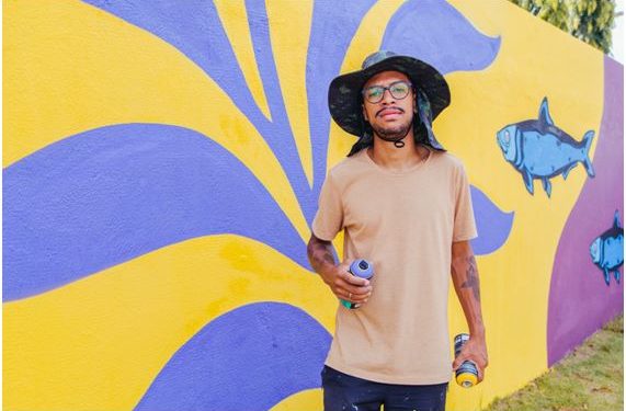 Projeto Cidade Viva colore Praça Diógenes Ribeiro de Lima em Caraguá com grafite do artista Diego DGOH de 1 a 18/8