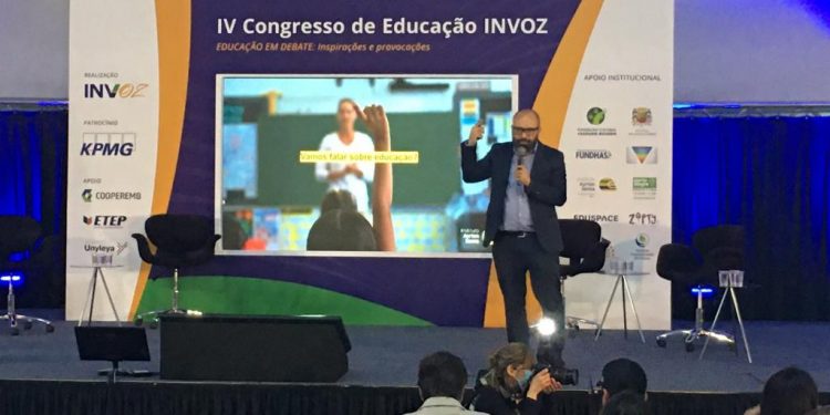 Congresso INVOZ de Educação inova e abre inscrições para professores e estudantes apresentarem projetos
