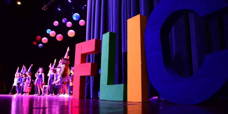 Sabesp apoia a 13ª FLIC (Feira Literária de Caraguatatuba) que acontece de 19 a 21/10 na Praça da Cultura