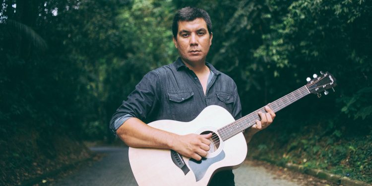 Cantor Jamil Pereira lança single com clipe ‘Perigo É Viver Sem Abraço’ na quinta-feira (14/12)