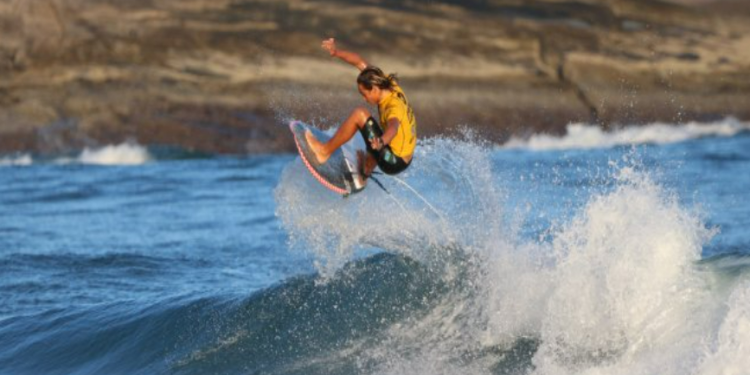 1° etapa do Hang Loose Surf Attack 2024 recebe mais de 200 surfistas na Praia da Baleia