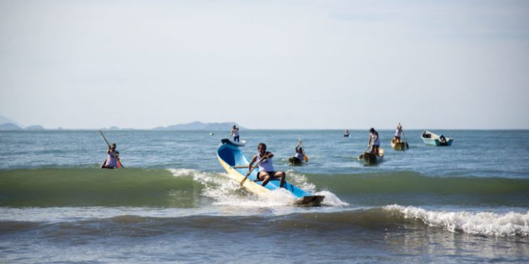 Festa de São Pedro em Ubatuba: Saiba como participar da Corrida de Canoas neste domingo (30/6)