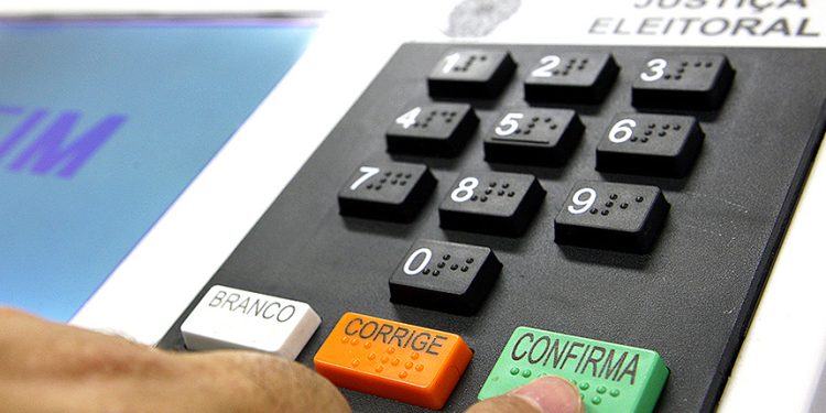 Mais de 277 mil eleitores compareceram às urnas no último domingo (06), no Litoral Norte; foram reeleitos Flávia Pascoal e Toninho Colucci, em Ubatuba e Ilhabela, e eleitos Mateus Silva e Reinaldinho, em Caraguá e São Sebastião