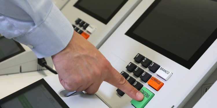 Mais de 100 mil eleitores estão aptos para votar no maior colégio eleitoral do Litoral Norte neste domingo